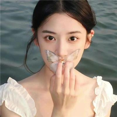 莫妮克：自我介绍一下